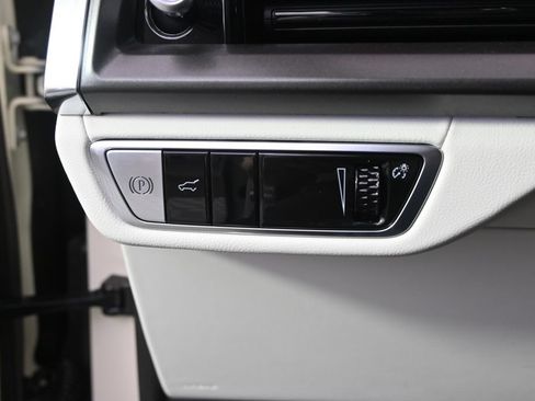 New 2027 Cadillac Vistiq Sport w/ LPO, Floor Liner Package AWD/4WD image 24