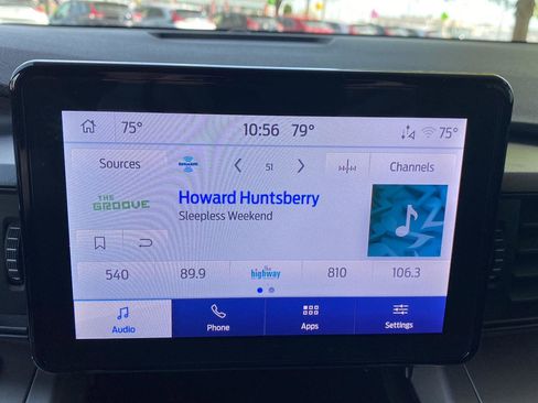 Used 2023 Ford Explorer XLT AWD/4WD image 30
