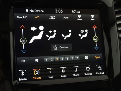 Used 2019 Jeep Cherokee Limited w/ Technology Group AWD/4WD image 31