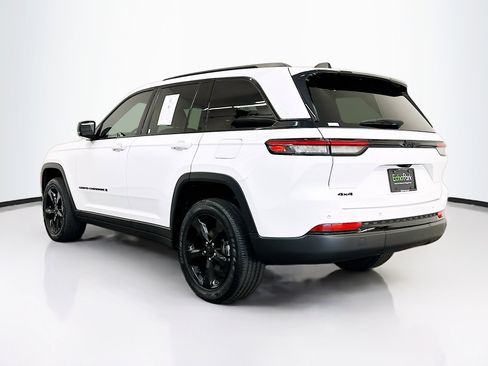 Used 2023 Jeep Grand Cherokee Altitude image 5