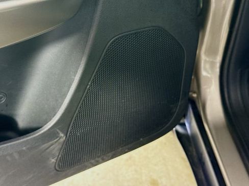 Used 2019 Jeep Cherokee Limited image 19