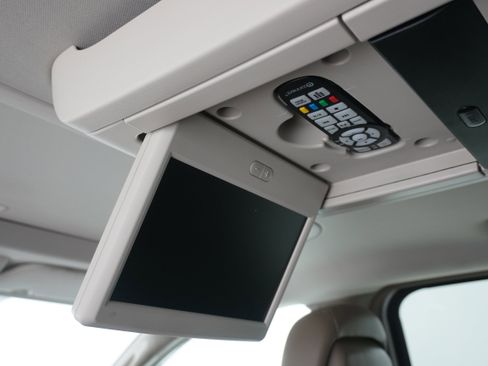 Used 2014 Chrysler Town & Country Touring-L w/ Driver Convenience Group image 13