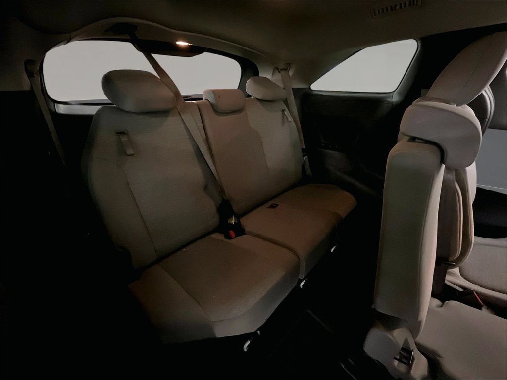 Used 2025 Toyota Sienna LE FWD image 32