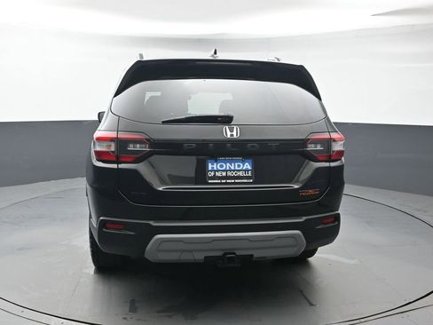Used 2023 Honda Pilot TrailSport image 5
