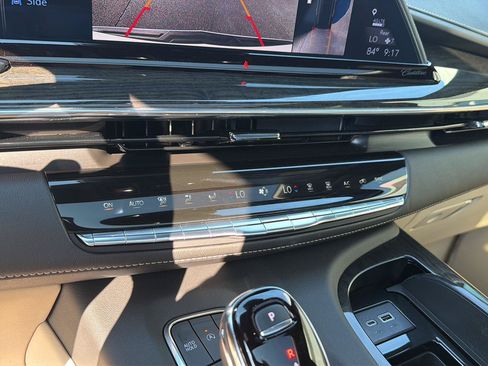 Used 2024 Cadillac Escalade ESV Premium Luxury AWD/4WD image 29