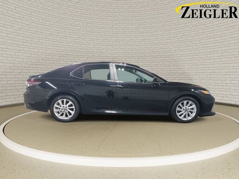 Used 2023 Toyota Camry LE image 4