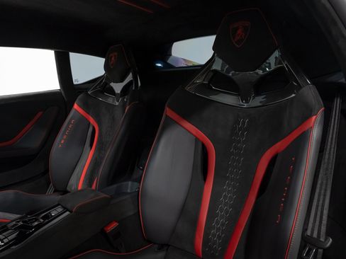 Used 2024 Lamborghini Huracan Tecnica RWD image 37