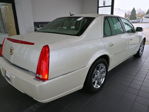 Used 2007 Cadillac DTS Luxury I w/ Trunk Convenience Package image 2