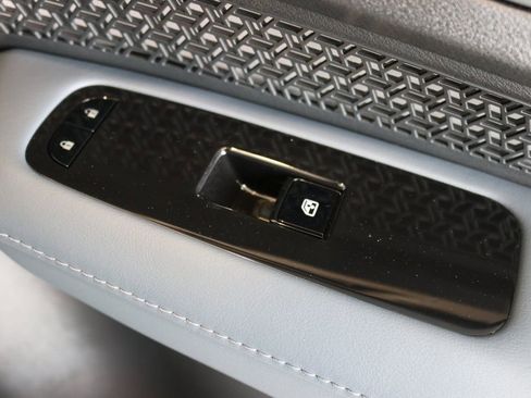 Used 2024 Nissan Ariya AWD image 37