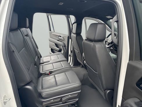 Used 2025 Chevrolet Suburban Z71 AWD/4WD image 20