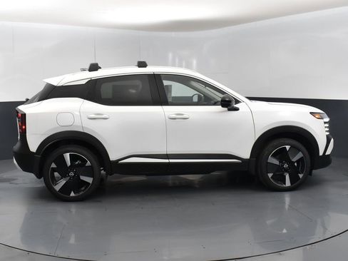 New 2026 Nissan Kicks SR w/ Cold Weather Package AWD/4WD image 8