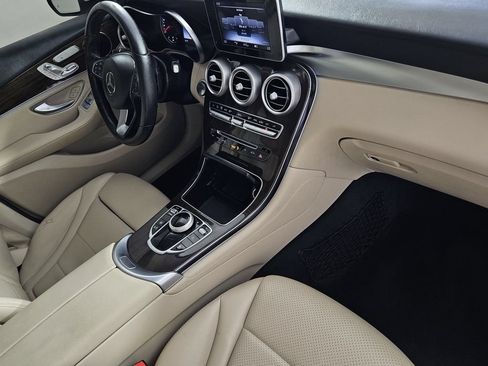 Used 2019 Mercedes-Benz GLC 300 4MATIC w/ Premium Package image 28