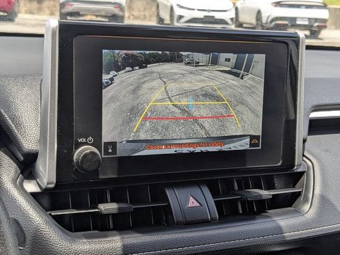 Used 2025 Toyota RAV4 LE AWD/4WD image 19