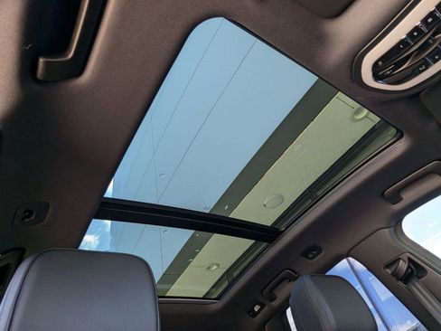 Used 2025 Porsche Macan image 27