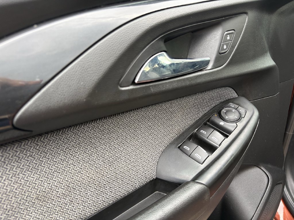 Used 2021 Chevrolet TrailBlazer LT w/ Convenience Package FWD image 11
