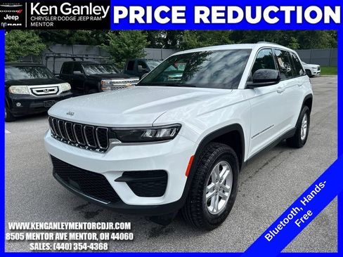 Certified 2025 Jeep Grand Cherokee Laredo AWD/4WD image 3