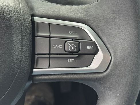 Used 2023 Jeep Compass Latitude AWD/4WD image 20