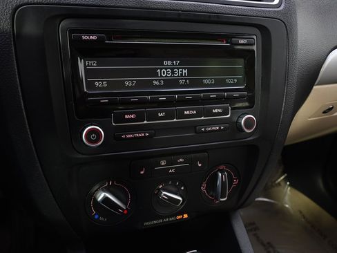 Used 2013 Volkswagen Jetta SE image 26