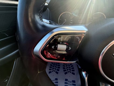 Used 2020 Jaguar XE S image 20