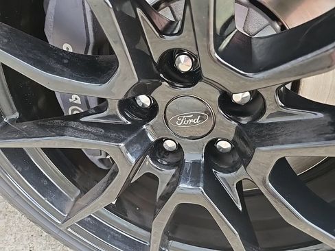 Used 2019 Ford Mustang Shelby GT350 w/ Technology Package RWD image 27