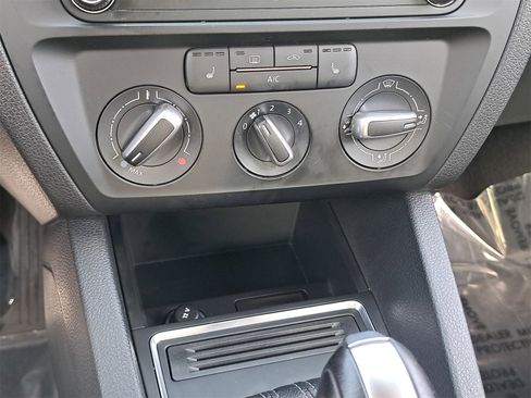 Used 2018 Volkswagen Jetta Wolfsburg Edition image 23