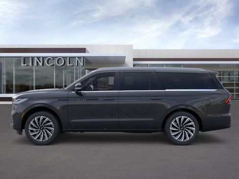 New 2026 Lincoln Navigator L Black Label AWD/4WD image 3