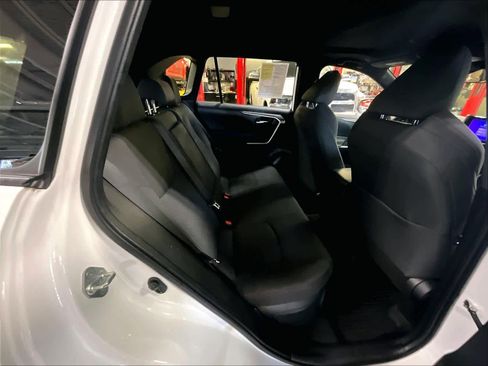 Used 2023 Toyota RAV4 SE image 16
