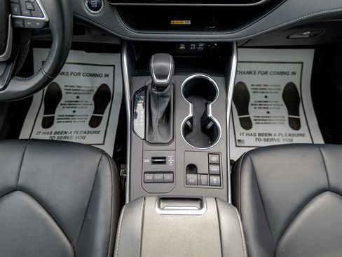 Used 2023 Toyota Highlander XLE image 47