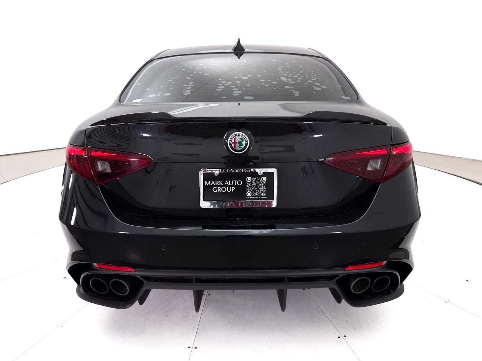Used 2018 Alfa Romeo Giulia Quadrifoglio w/ Driver Assist Dynamic Package RWD image 17