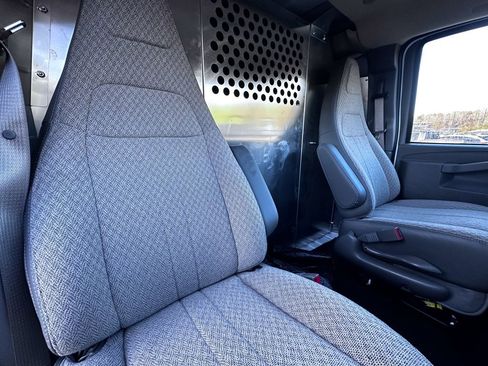 Used 2025 Chevrolet Express 2500 Extended w/ Communications Package image 27