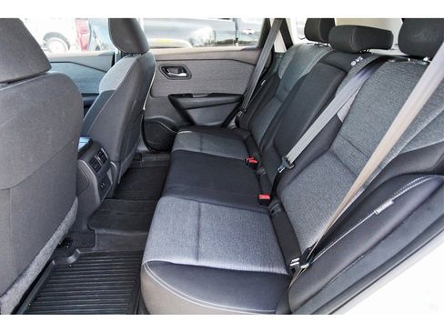 Used 2023 Nissan Rogue SV image 7