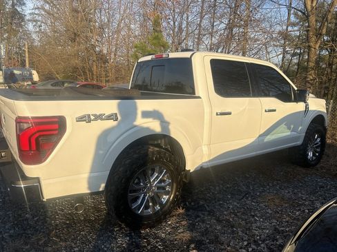 Used 2025 Ford F150 Lariat w/ Equipment Group 501A Mid image 11