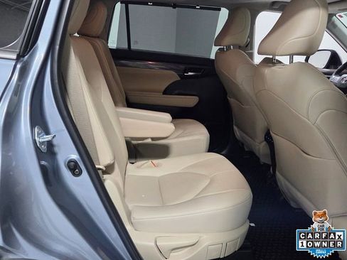 Used 2021 Toyota Highlander Limited image 17