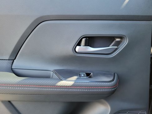 Used 2025 Nissan Kicks SR image 12