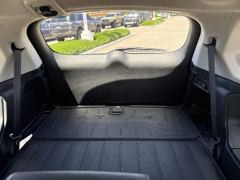 Certified 2024 Honda Pilot Touring image 17