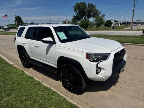 Used 2016 Toyota 4Runner SR5 AWD/4WD image 7