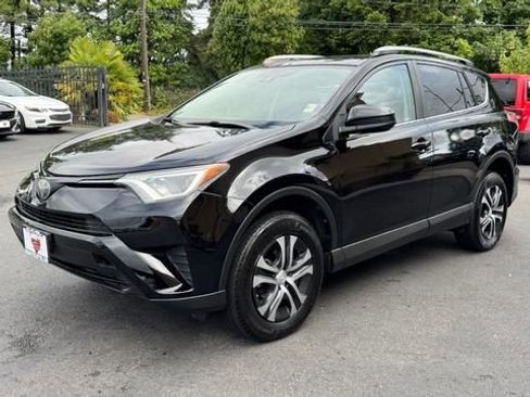 Used 2018 Toyota RAV4 LE w/ Carpet Mat Package FWD image 4