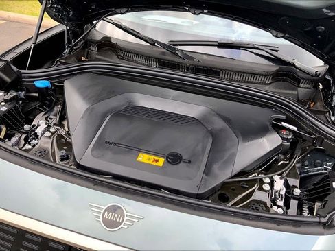 Certified 2025 MINI Cooper Countryman SE w/ Comfort Package Max image 34