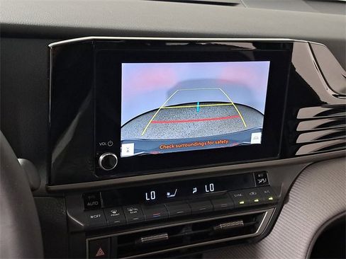 Used 2025 Toyota Camry SE image 29