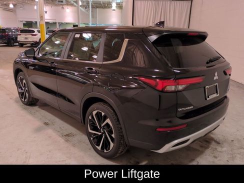 New 2025 Mitsubishi Outlander SE image 6