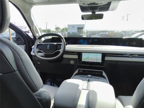 New 2026 Lincoln Navigator L Reserve AWD/4WD image 28
