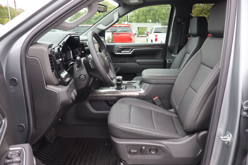New 2026 Chevrolet Silverado 1500 LTZ w/ LTZ Premium Package AWD/4WD image 5