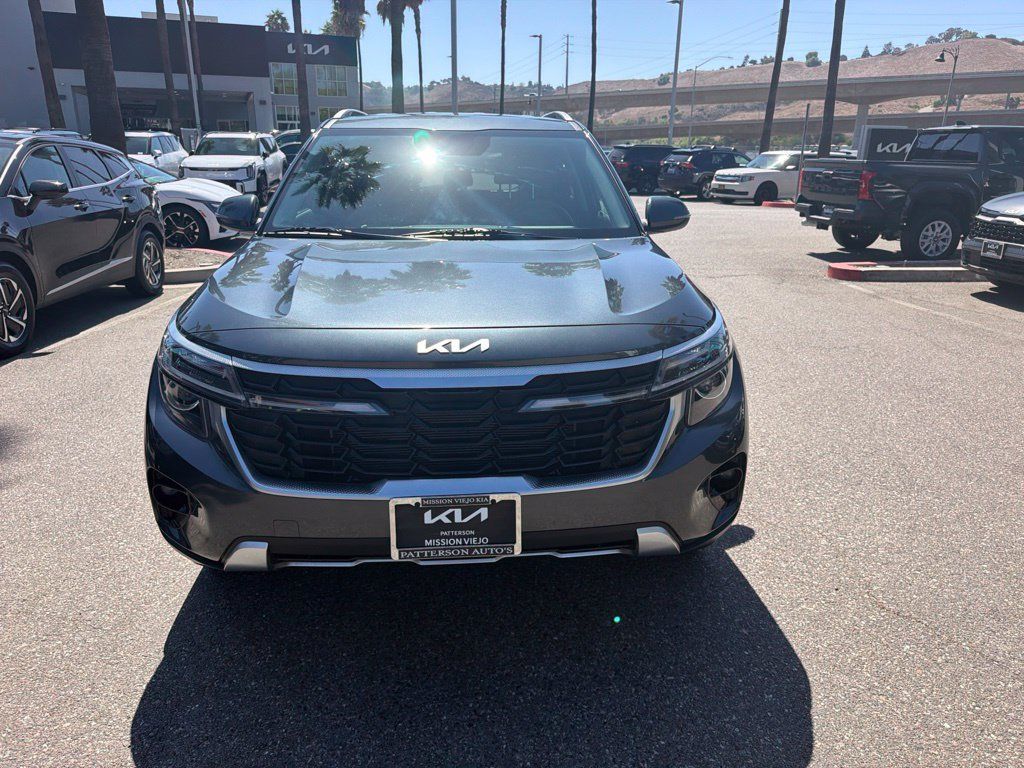 Certified 2024 Kia Seltos EX FWD image 12