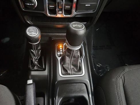 Used 2022 Jeep Wrangler Unlimited Sahara image 12