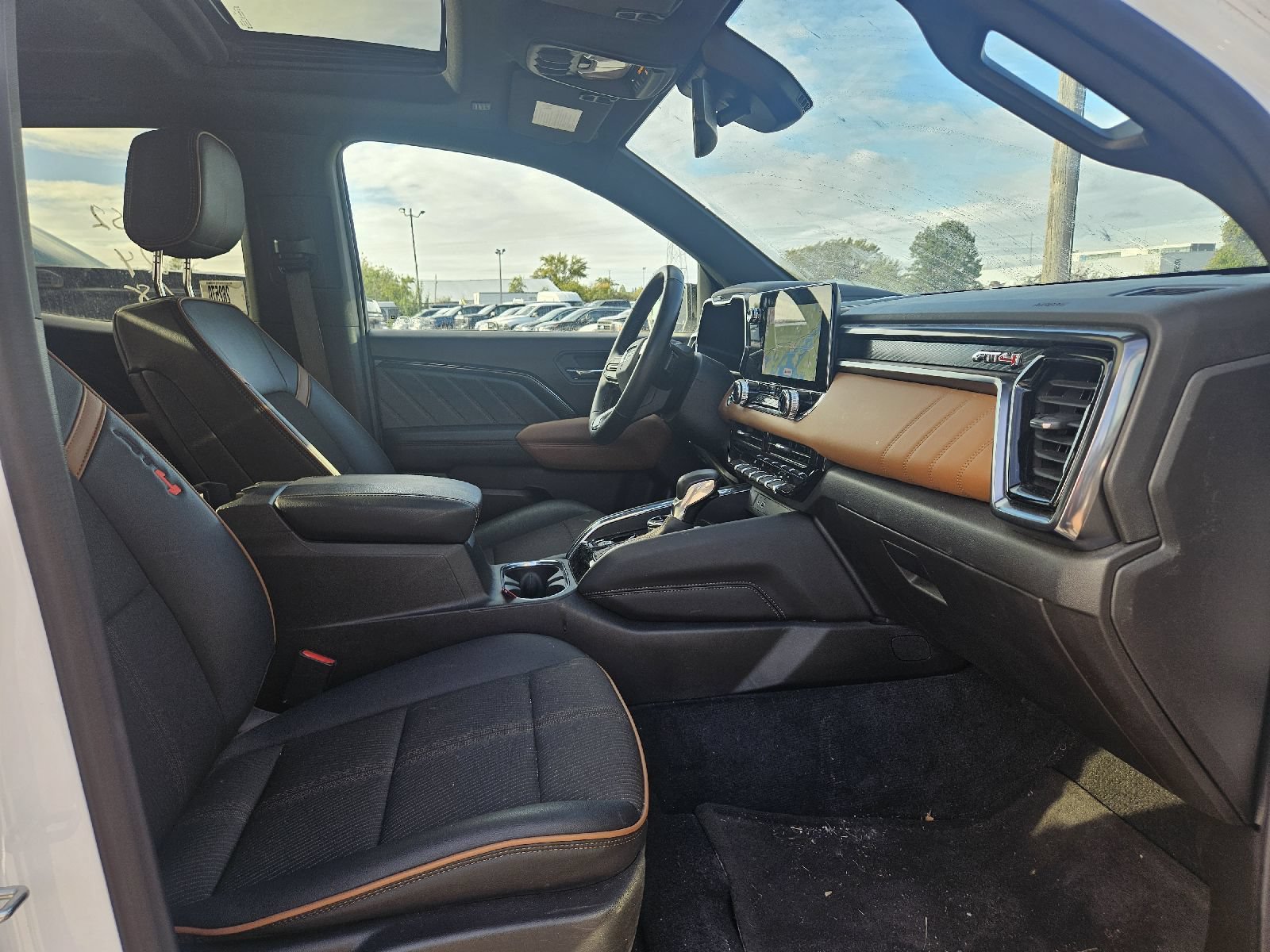 Used 2024 GMC Canyon AT4 w/ Technology Package AWD/4WD image 8