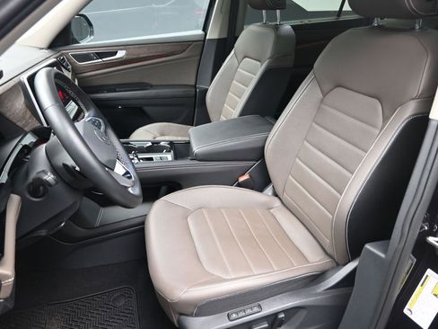 Used 2025 Volkswagen Atlas SEL image 19