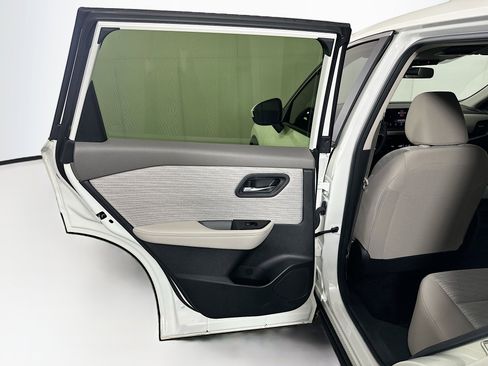 Used 2023 Nissan Rogue SV FWD image 25