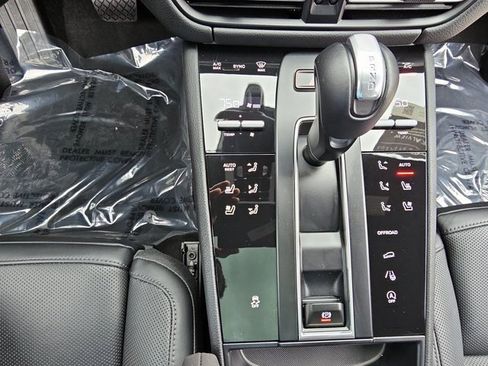 Used 2024 Porsche Macan image 26