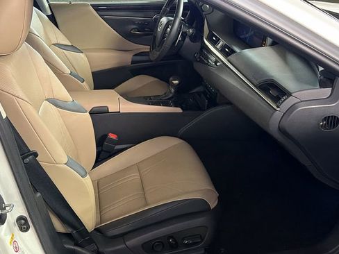 Used 2019 Lexus ES 350 Ultra Luxury w/ Accessory Package 2 FWD image 9