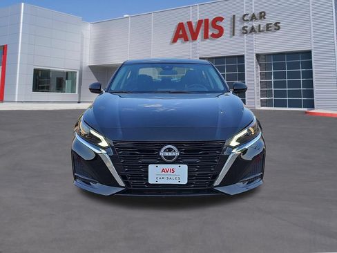 Used 2025 Nissan Altima 2.5 SV FWD image 2